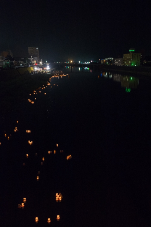 延岡市 五ヶ瀬川 流れ灌頂（精霊流し）